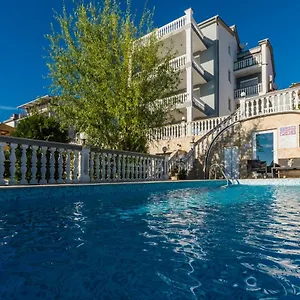 Mara Apartman